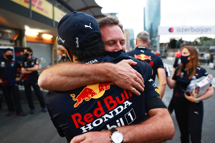 Red Bull Racing-Teamchef Christian Horner gratulierte Sergio Pérez zum Sieg 