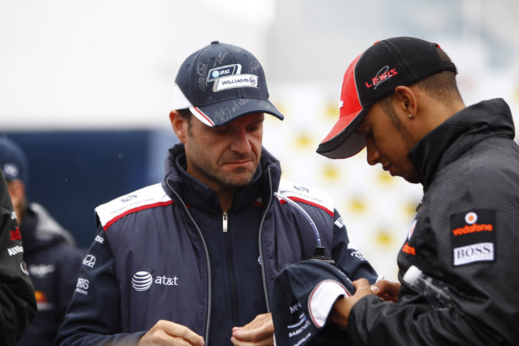 Rubens Barrichello (l.) mit Lewis Hamilton