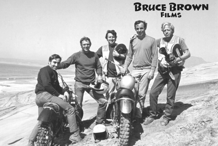 Bruce Brown (rechts aussen) mit Bert Laville, Steve McQueen und Malcolm Smith beim Dreh zu On Any Sunday