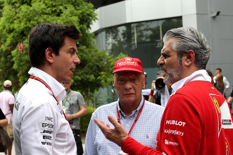 Toto Wolff mit Niki Lauda und Ferrari-Teamchef Maurizio Arrivabene