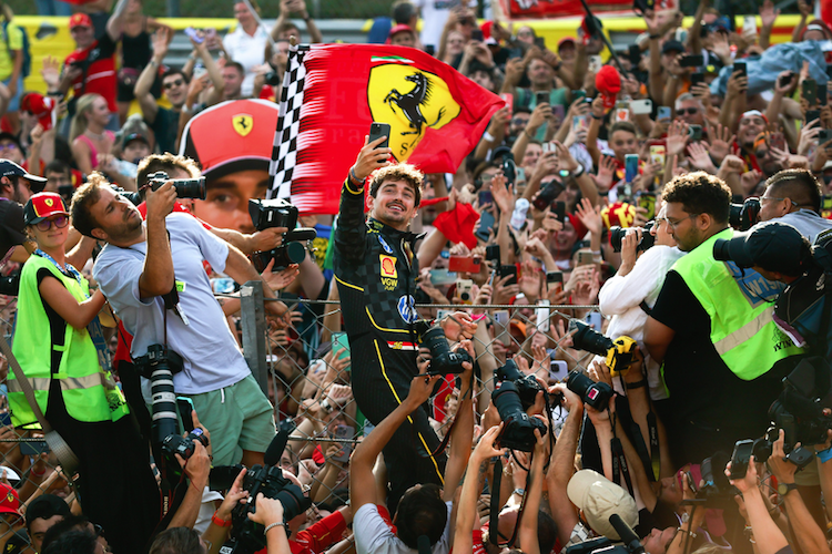 Monza 2024: Charles Leclerc lässt sich feiern