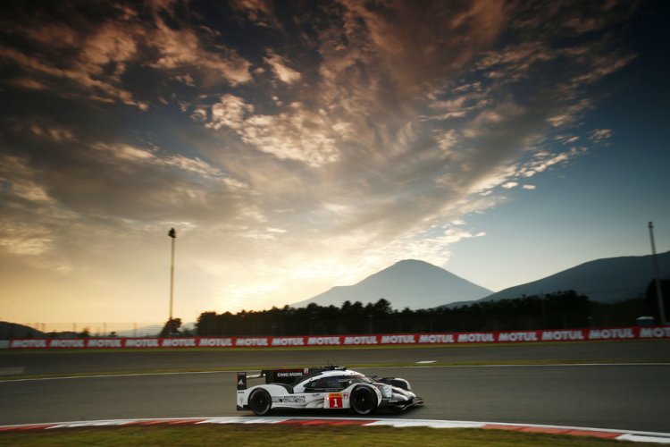 Motorsport vor toller Kulisse: Der Porsche 919 Hybrid im Angesicht des Mount Fuji