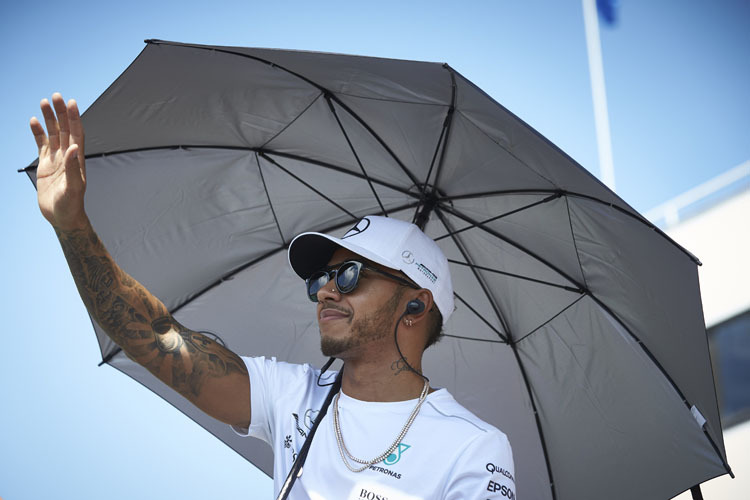Lewis Hamilton darf sich freuen, denn Mercedes rüstet auf