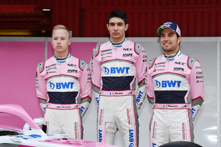 Nikita Mazepin (links) war 2018 Reservist bei Force India, neben Esteban Ocon und Sergio Pérez