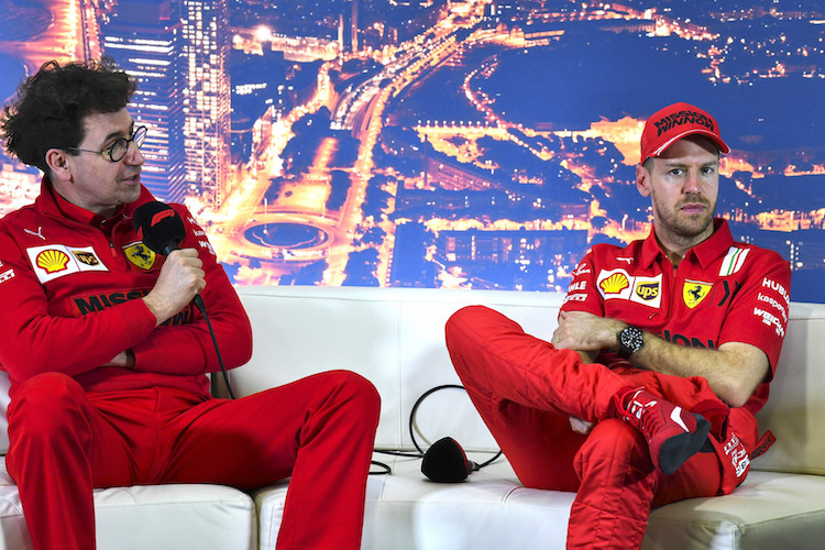 Mattia Binotto und Sebastian Vettel bei den Wintertests 2020 in Spanien