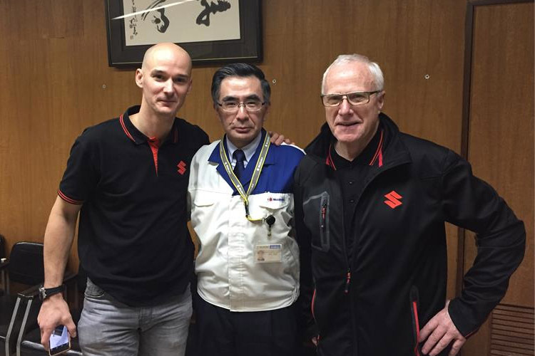 Stefan Everts (MXGP Suzuki General Manager) und Sylvain Geboers bei ihrem Besuch in Hamamatsu