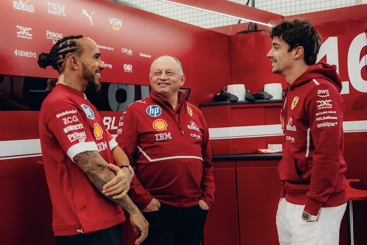 Lewis Hamilton, Ferrari-Teamchef Fred Vasseur und Charles Leclerc