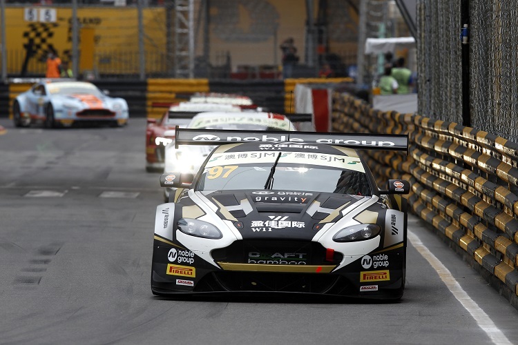 Siegreich in Macau: Stefan Mücke im Aston Martin Vantage GT3
