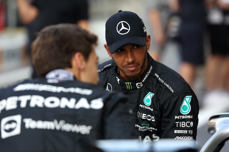Lewis Hamilton sagt auf die Vorsaison 2023 zurückblickend: «Ich erinnere mich, dass das Auto sich von Anfang an genau gleich wie der Vorgänger angefühlt hat»