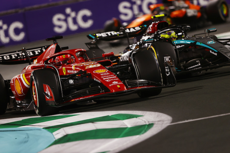 Charles Leclerc gegen Lewis Hamilton in Jeddah