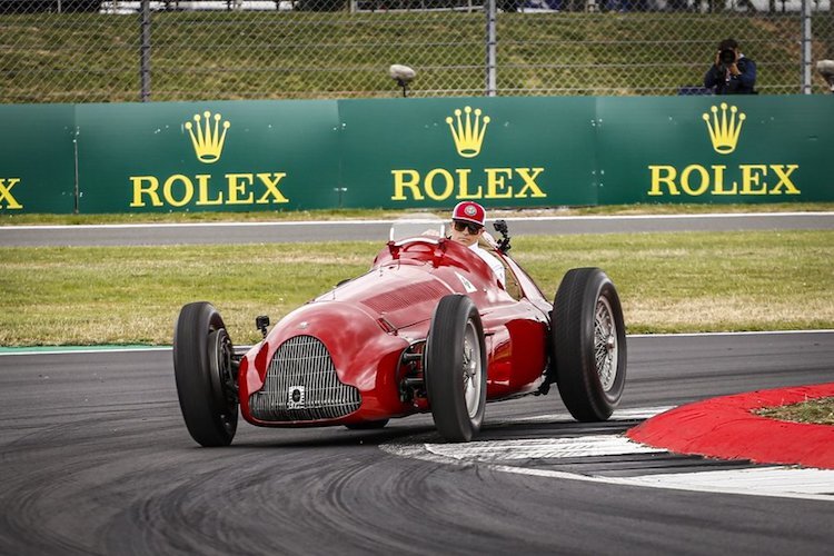 Kein Dienstwagen, aber eine Legende: Kimi Räikkönen durfte in Silverstone die Alfetta steuern​