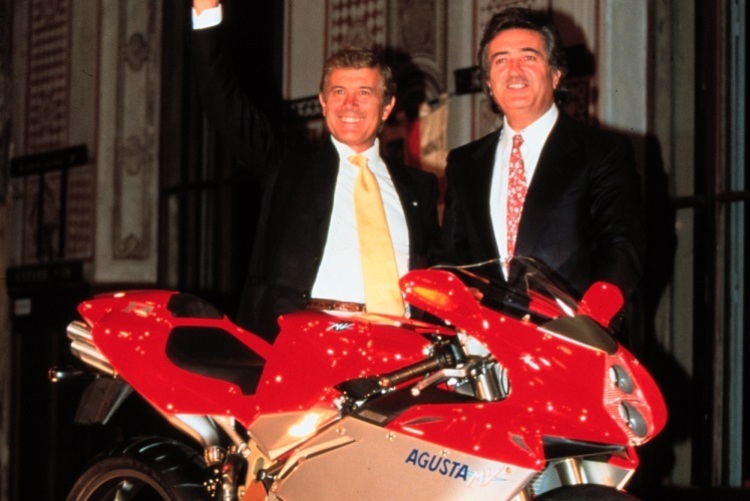 Vor 20 Jahren ein Paukenschlag, der die Motorradwelt erschütterte: Giacomo Agostini und Claudio castiglioni enthüllen die MV Agusta F4