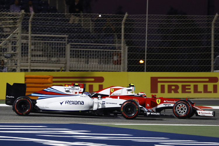 Williams und Ferrari beim Bahrain-GP 2016: Williams ohne, Ferrari mit Alkoholwerbung