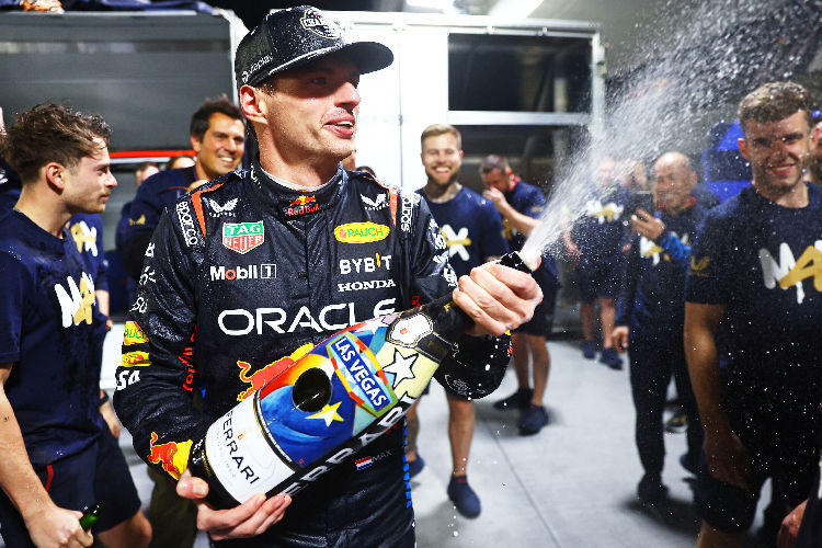 Feierlichkeiten mit dem Team in Vegas: Max Verstappen krönte sich in der Zocker-Metropole zum Weltmeister 2024