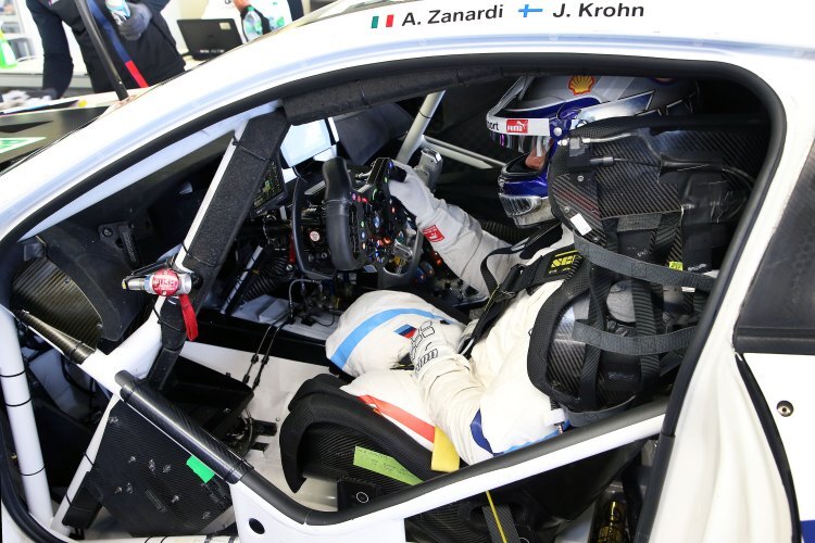 Alessandro Zanardi im Cockpit des BMW M8 GTE