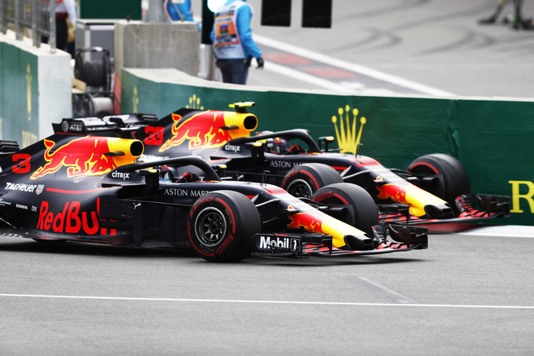 Daniel Ricciardo gegen Max Verstappen in Baku