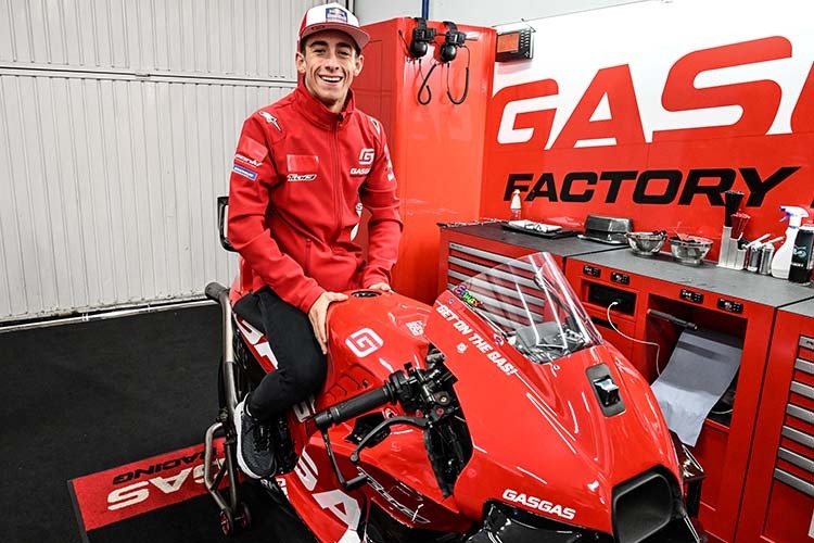 Pedro Acosta sur la GASGAS RC16 avec châssis en aluminium au test de Valence