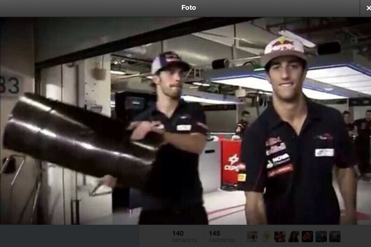 Vergne mit einem kleinen Abschiedsgeschenk für Ricciardo