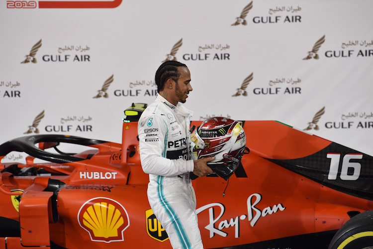 Toto Wolff warnt: Bahrain-Sieger Lewis Hamilton wird sich auch in China vor dem Speed der roten Renner in Acht nehmen müssen  
