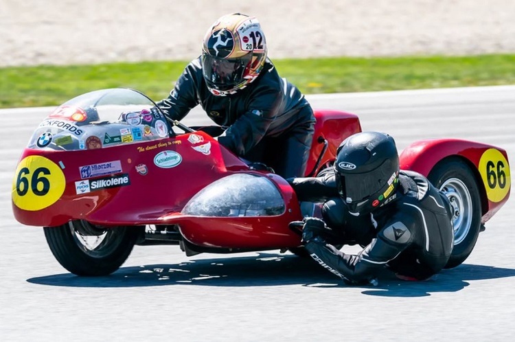 Auf dem red Bull Ring ebenso zu sehen: Spektakuläre Sidecar-Action