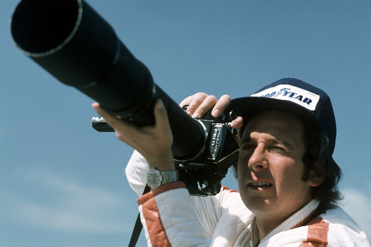 Auf der Lauer: Schussbereit wartet Fotograf Kräling 1970 auf Beute