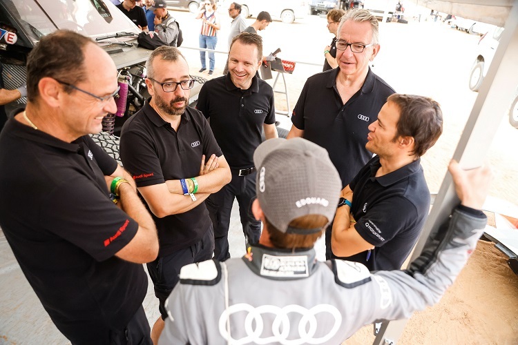 Die Audi-Verantwortlichen bei der Rallye Marokko