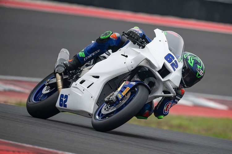 Stenao Manzi beim Test mit der Yamaha R9