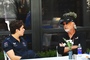 Franco Colapinto und Alpine-Berater Flavio Briatore beim Auftakt in Australien