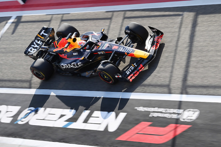 Max Verstappen im Red Bull Racing RB19-Honda