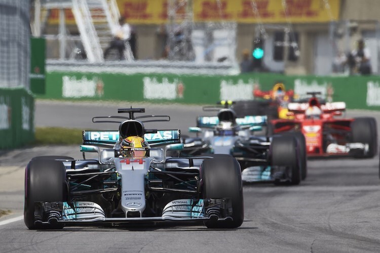 Lewis Hamilton vor Valtteri Bottas und Sebastian Vettel