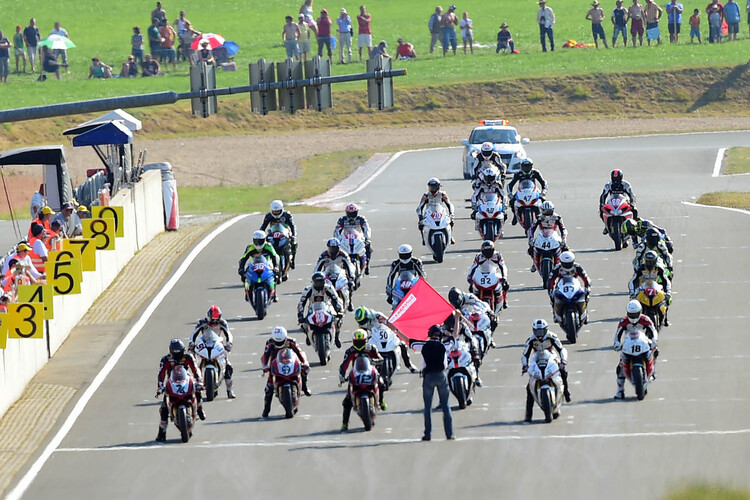 Das IDM-Superbike-Feld 2014 in Schleiz: Nächstes Jahr auch auf dem Sachsenring?