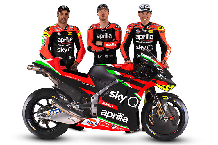 Das Aprilia-Team mit Iannone, Smith und Aleix Espargaró