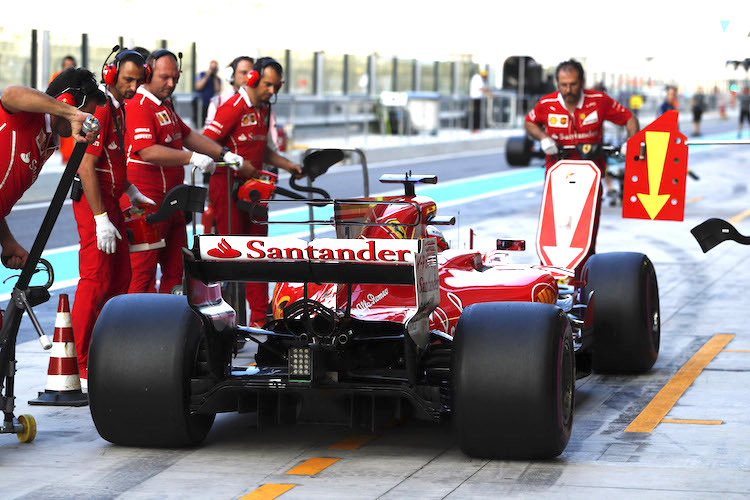 Ferrari mit Werbung für die Bank Santander
