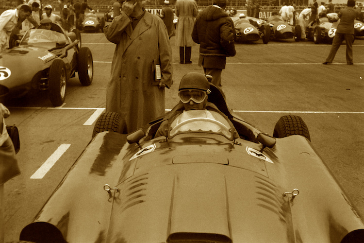 Juan Manuel Fangio 1956 im Ferrari