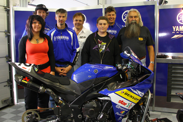 Die Gewinner zu Besuch in der Yamaha-Box