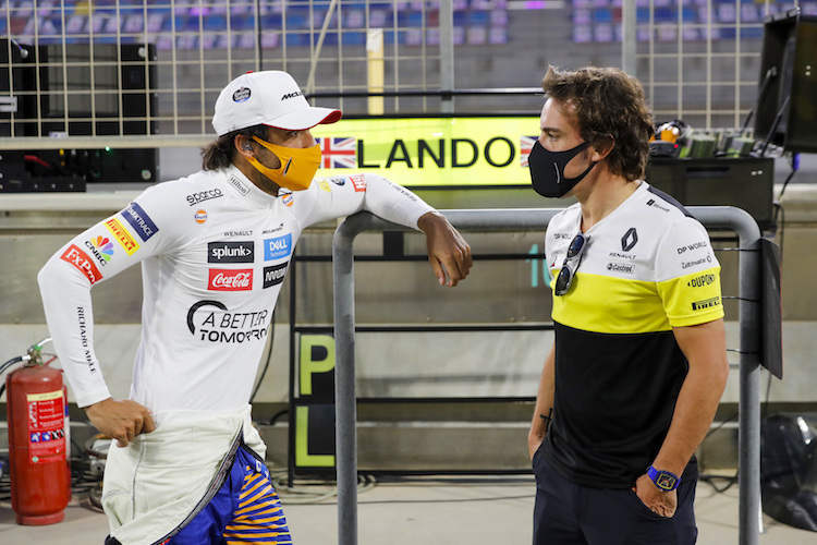 Carlos Sainz und Fernando Alonso in Sakhir