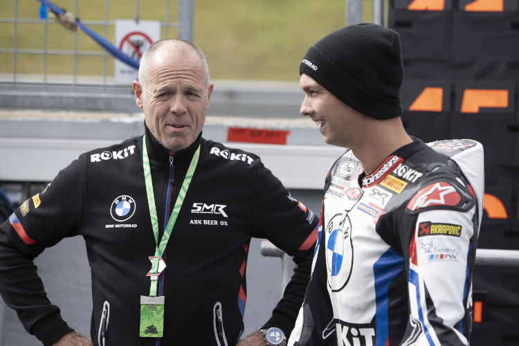 ROKiT-BMW-Teamchef Shaun Muir (li.) mit Michael van der Mark