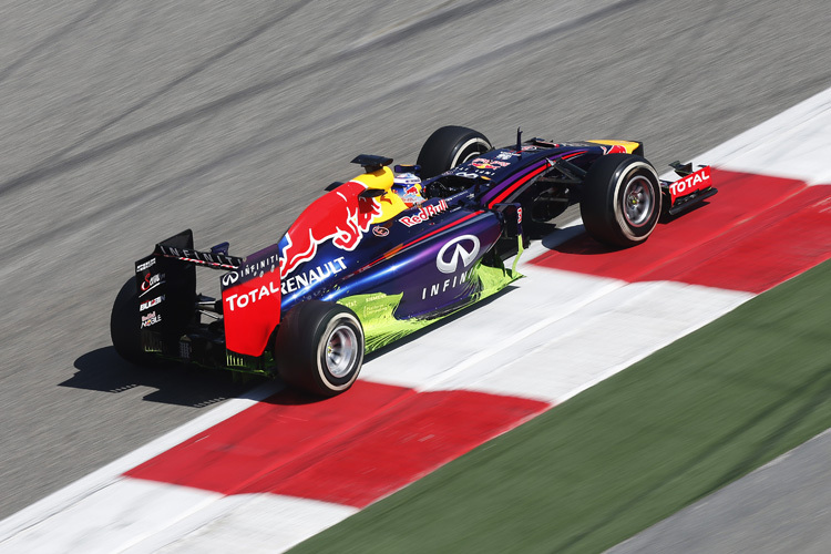 Daniel Ricciardo mit Fliessfarbe am Red Bull Racing-Renault