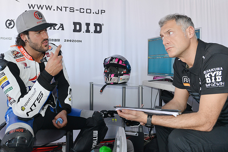 Jesko Raffin beim Katar-GP bei NTS mit Crew-Chief Manciucca
