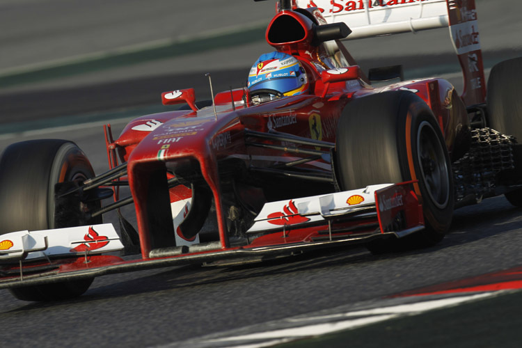 Freude auf der Haupttribüne: Fernando Alonso ist am dritten Morgen der Schnellste