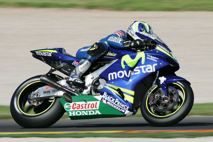 MotoGP-Saison 2005: Sete Gibernau steuert eine Gresini-Honda in MoviStar-Farben