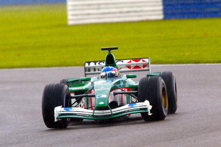 Fernando Alonso mit dem Jaguar bei einem Test in Silverstone 2002