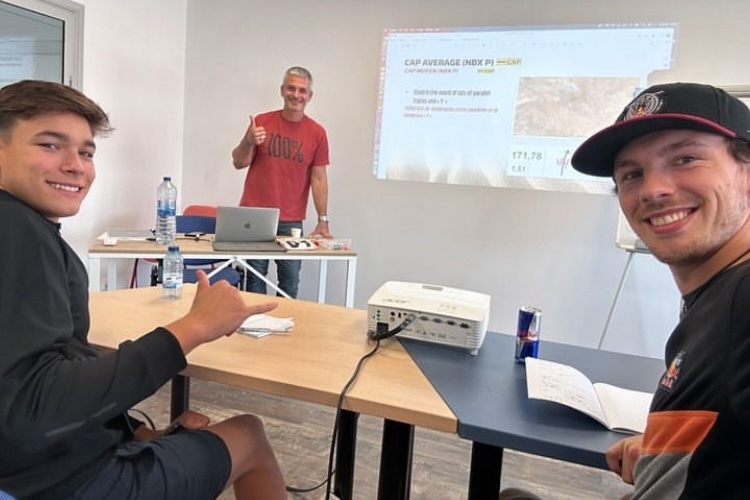 Tobias Ebster in seinem Klassenzimmer