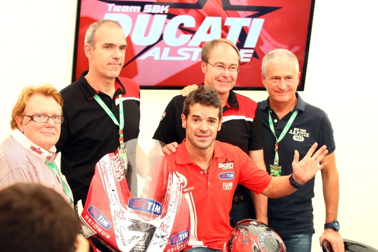 Carlos Checa & Ducati Mitglieder