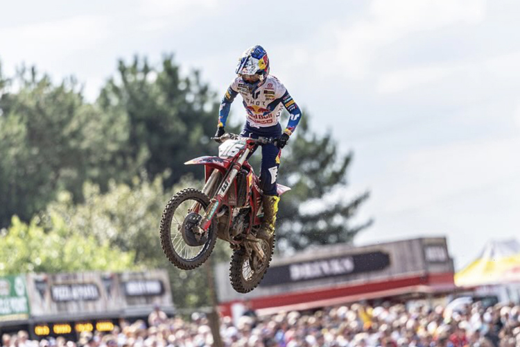 Simon Längenfelder vor der Zuschauerkulisse in Lommel