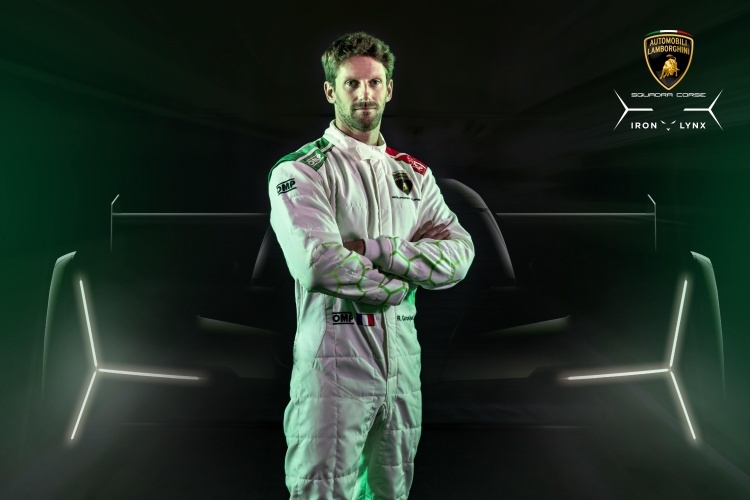 Romain Grosjean im Rennanzug von Lamborghini