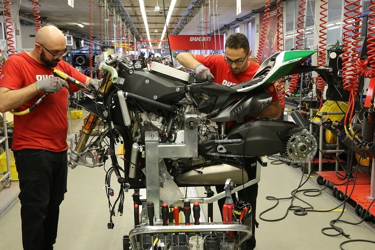 Kultstatus garantiert: Für die letzten Supersportler mit dem grossen V2 verbaut Ducati nur hochwertigste Komponenten