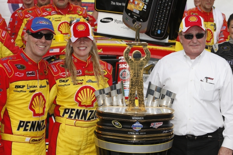 Kevin Harvick in der Victory Lane mit Richard Childress