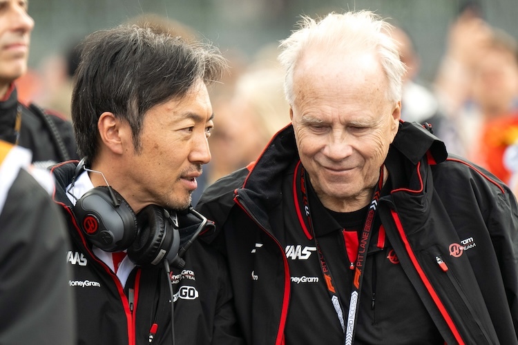 Rennstallbesitzer Gene Haas mit Haas-Teamchef Ayao Komatsu