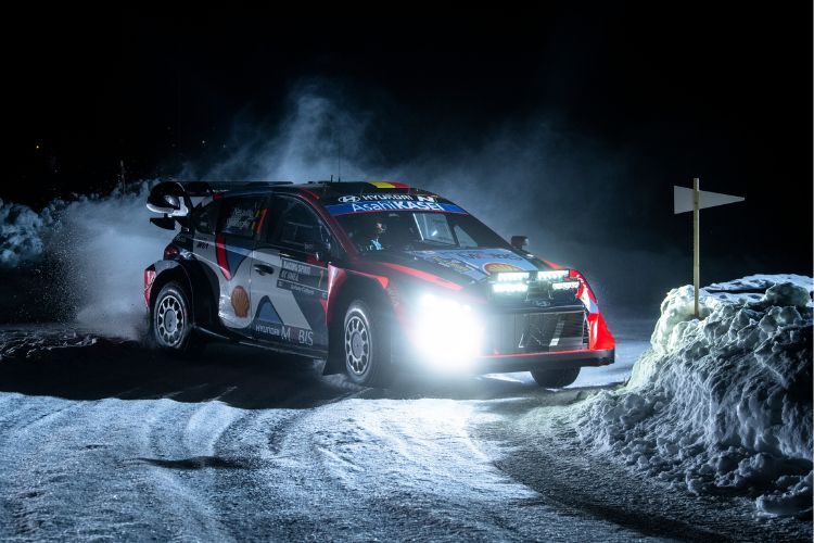 Weltmeister Thierry Neuville liegt nach Tag 2 in Schweden auf Platz fünf